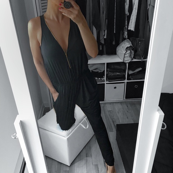 LAST 1✨Black Zip Up Jumpsuit - Picture 3 of 7